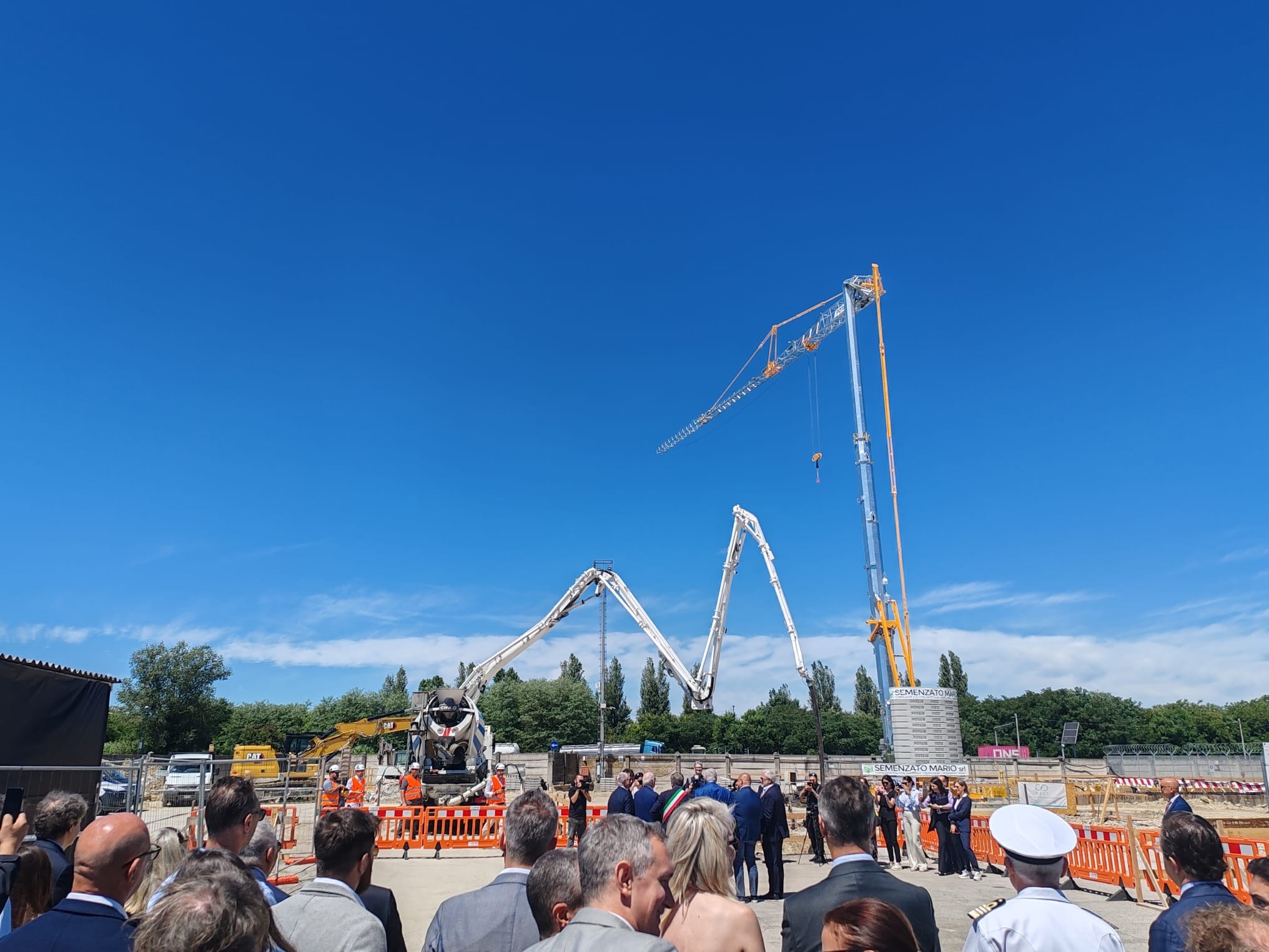 Immagine dell'evento di inaugurazione a Porto Marghera dei lavori di costruzione del nuovo impianto di Idrogeno rinnovabile del Gruppo Sapio